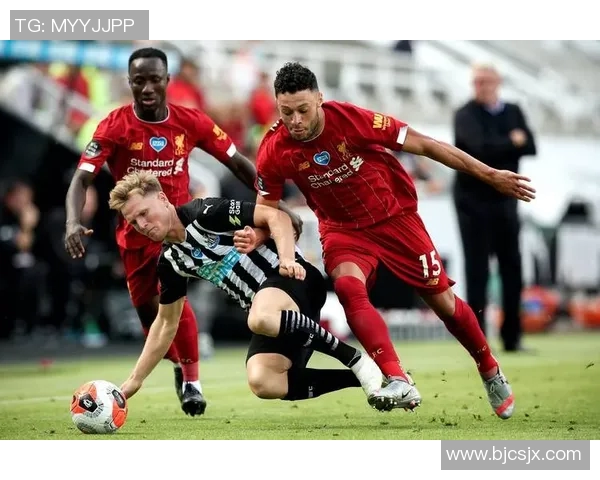 利物浦与阿森纳的对决分析及战术解读全景呈现