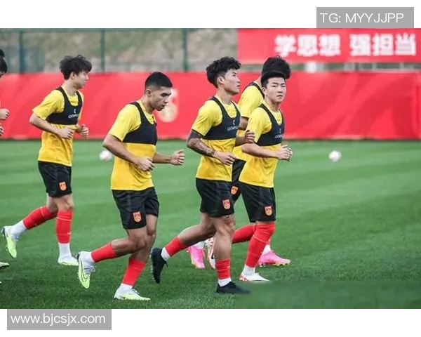 大阪钢巴与天津泰达的激烈对决展现中日足球魅力与实力较量