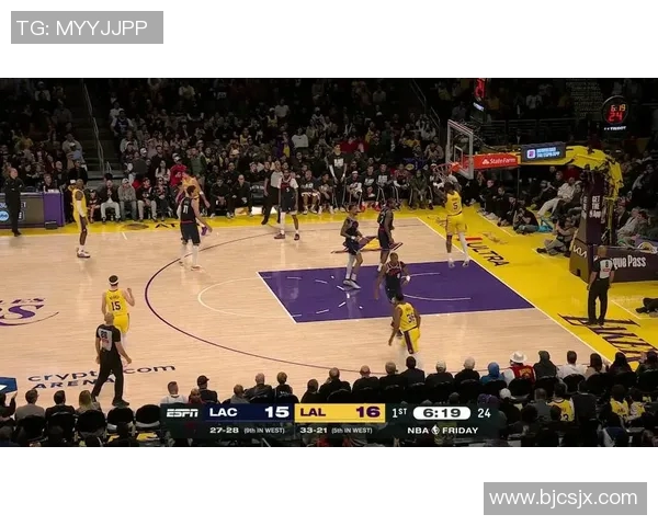 湖人对决快船精彩赛事直播全程回顾与分析尽在新浪平台