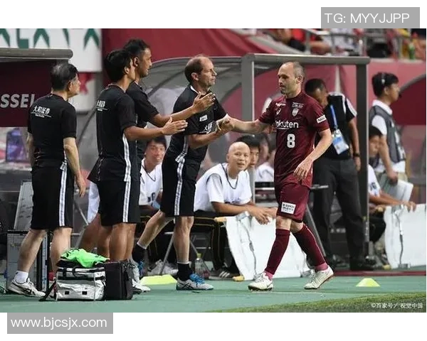 鸟栖砂岩与东京FC的激烈对决展现足球魅力与团队精神的较量